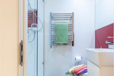 Economy En Suite at Spring Mews, Tinworth Street, Vauxhall, London, SE115EL - Image 9